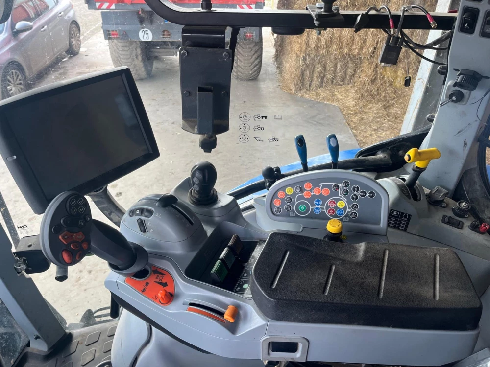New Holland T5.130 AUTOCOMMAND d'occasion — photo 6