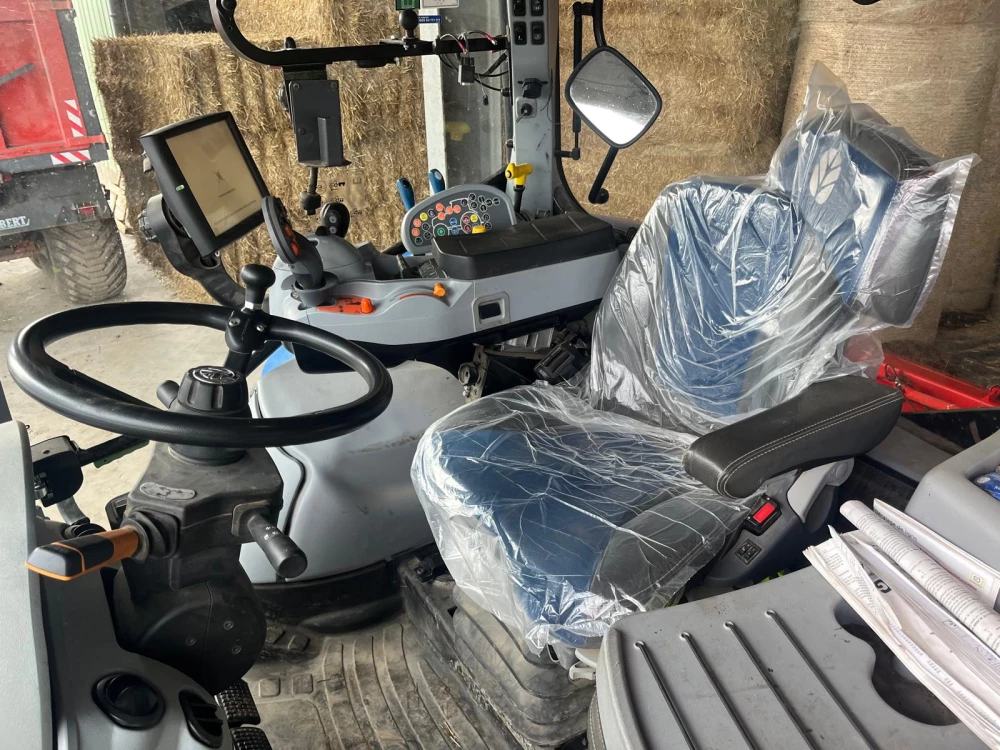 New Holland T5.130 AUTOCOMMAND d'occasion — photo 5