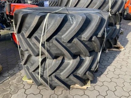 BKT 2 X 710/70R42, 2X 600/70R30