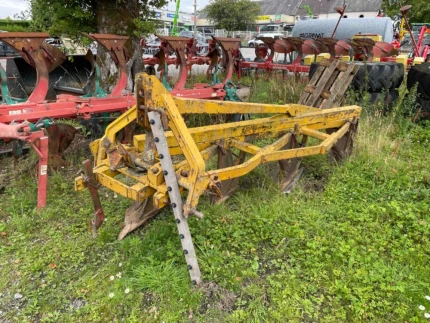 Charrue - 4 corpscorps - 1977