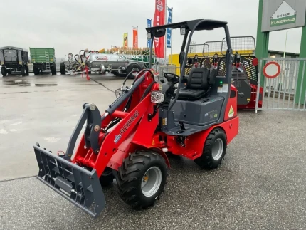 Mini chargeuse - 2023