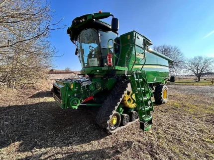 John Deere T670I