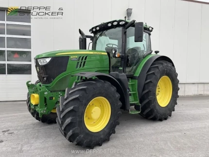 John Deere 6215R