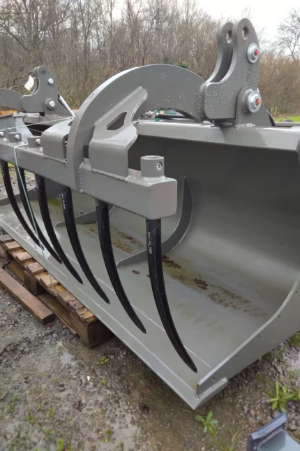 Godet multi-services - 210CM - 2022