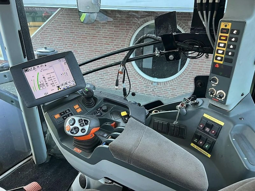 Claas AXION 810 CMATIC d'occasion — photo 23