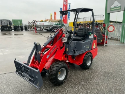 Mini chargeuse - 2023