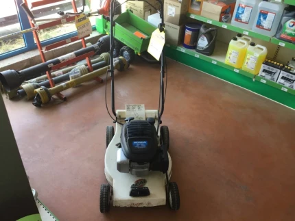 Tondeuse à conducteur marchant - 2008