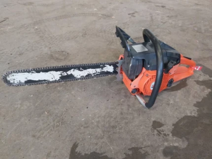 Tronçonneuse - 2000