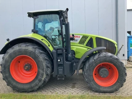 Claas AXION 930