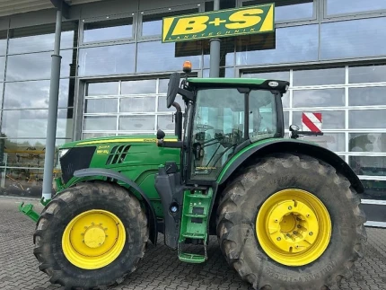 John Deere TRAKTOR 6215R