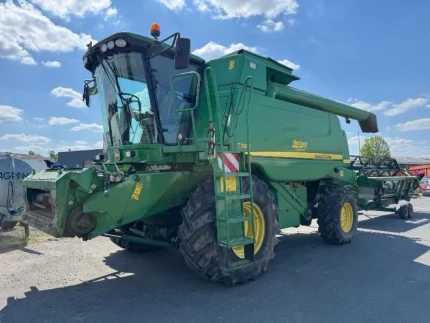 John Deere T560