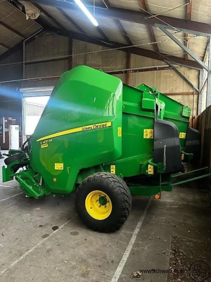 John Deere V451M MIT DRUCKLUFTBREMSE