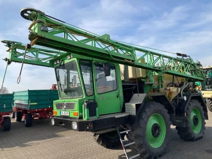 Pulvérisateur automoteur - 9351H - 2001