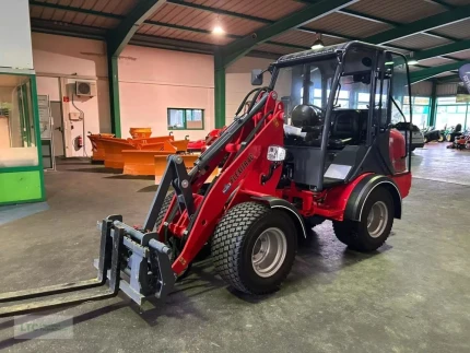 Mini chargeuse - 2024