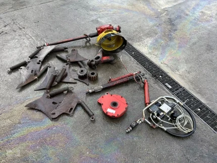 Mengele TEILE, HAUPTGETRIEBE, GETRIEBE FüR öLMOTOR, WELLEN, KNICKFEDERN, MAGNETVENTILE, STEUERBLOCK