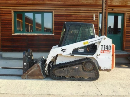 Bobcat T140 HIGHFLOW MIT VOLLKABINE + SCHAUFEL + GABEL