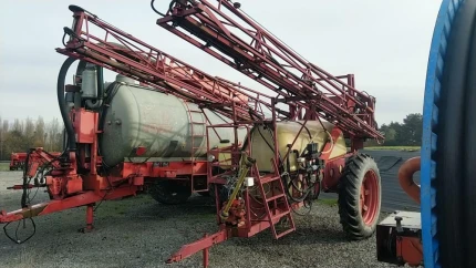 Pulvérisateur traîné - 2400L - 1990