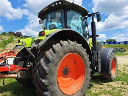 Claas AXION 800