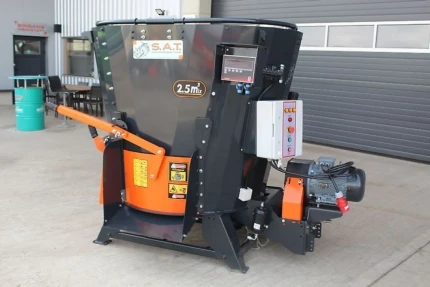 Burkon FUTTERMISCHER-2,5M³-ELEKTROMOTOR+GELENKWELLE