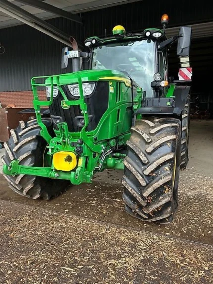 John Deere 6R215