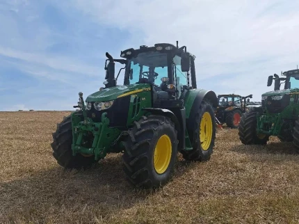 John Deere 6110M