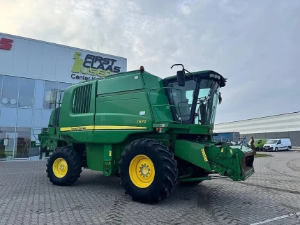 John Deere T670