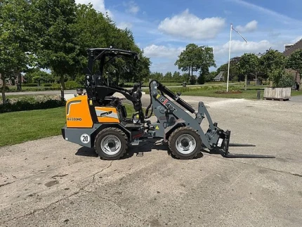 Giant 2300 HD NIEUW SHOVEL! GIANT KUBOTA