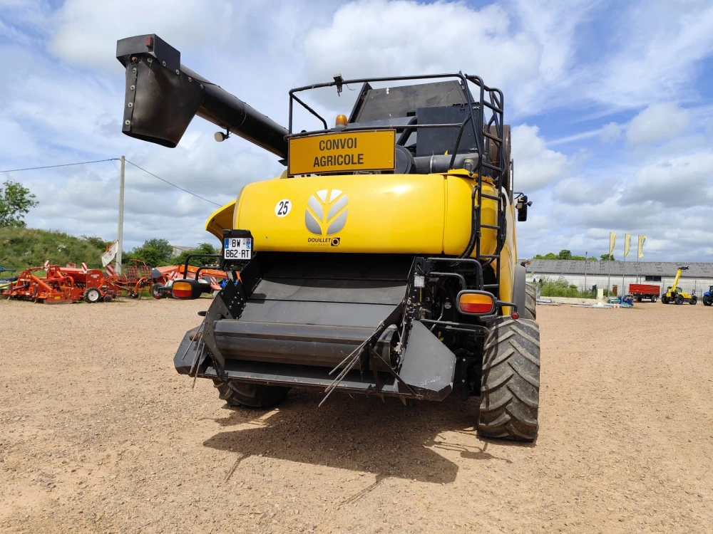 New Holland CR9080 d'occasion — photo 21