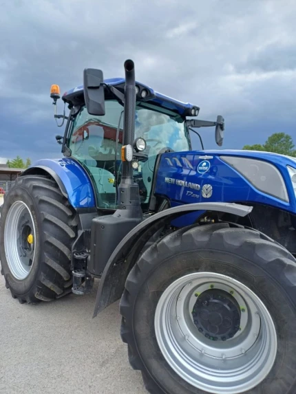 New Holland T7.270 AUTOCOMMAND BLUE POWER