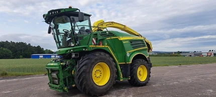 John Deere 8400