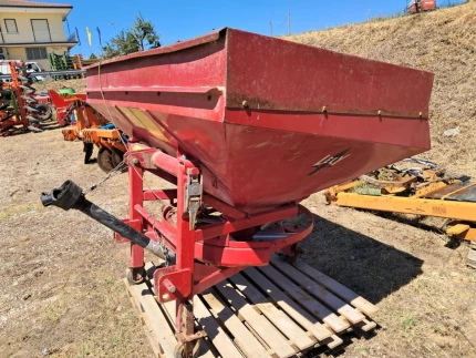 Distributeur d'engrais - 2002