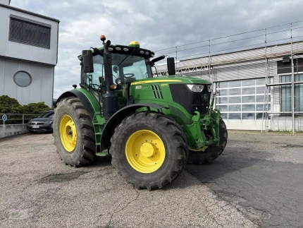 John Deere 6215R