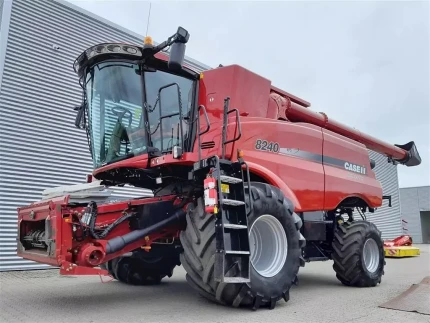 Case IH AXIAL FLOW 8240 MED 30 FODS VARIO SKæREBORD