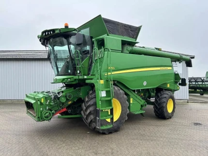 John Deere T670