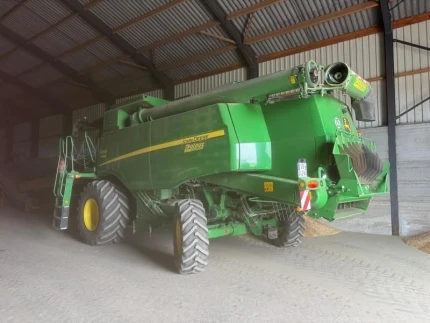 John Deere T660