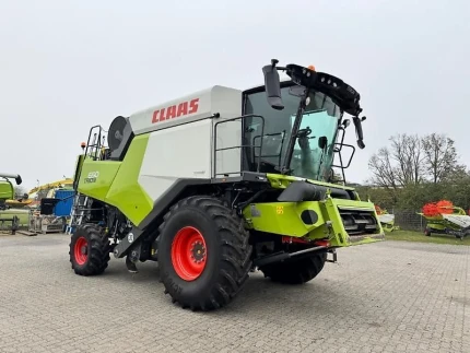 Claas TRION 650