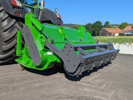 Kobzarenko FORSTMULCHER 2,5M DRüCKEVORRICHTUNG HäCKSELKLAPP