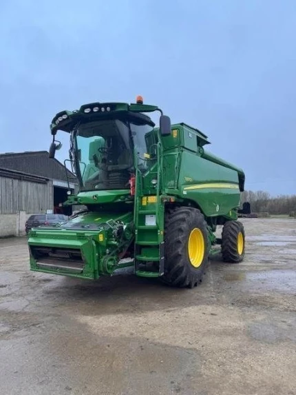 John Deere T670