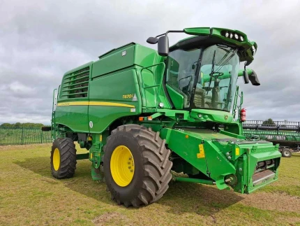 John Deere T670