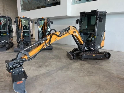 Mini pelle / Pelle / Excavatrice - 2024