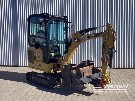 Caterpillar 301.6 + BöCKMANN ANHäNGER