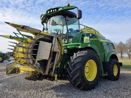 John Deere 8300