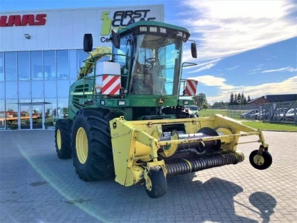 John Deere 7300