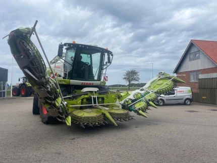 Claas ORBIS 900