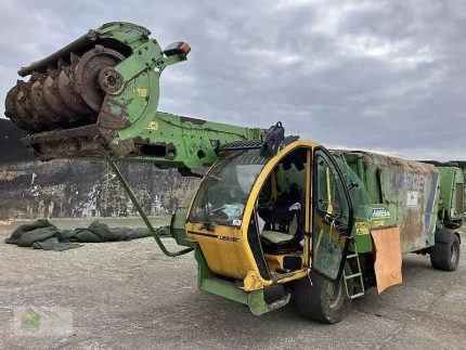 Mélangeuse automotrice