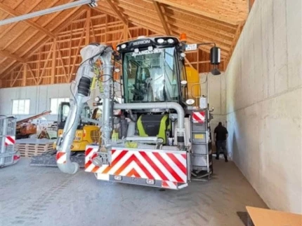 Claas XERION 3300 SADDLE TRAC + VäDERSTAD CARRIER 525 XT