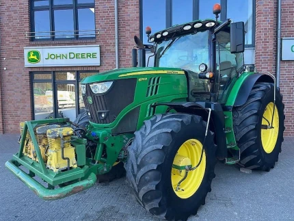 John Deere 6215R