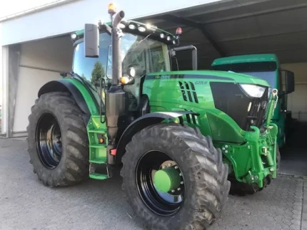 John Deere 6215R