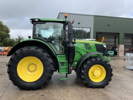 John Deere 6215R TRACTOR (ST23985)