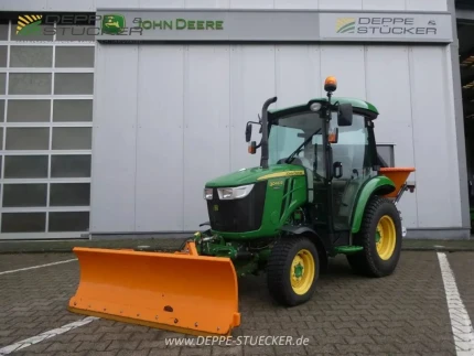 John Deere 3046R
